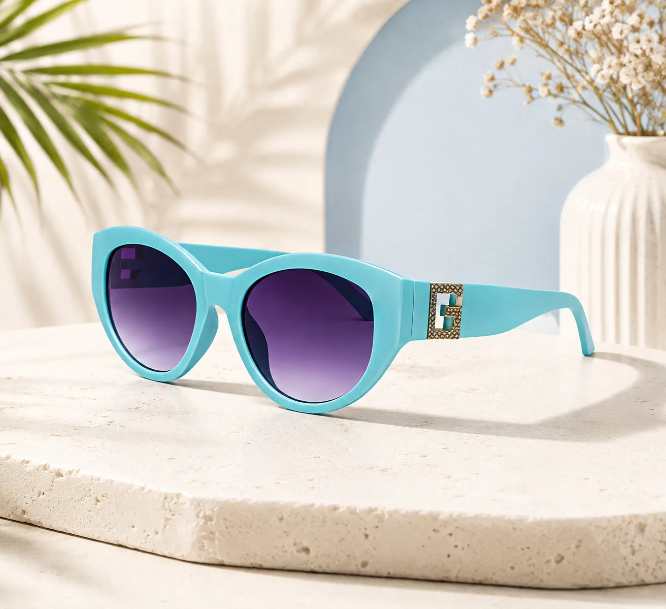 file_000000004e108211a80a24bf1d21b6f1_converted Women’s Bold Cat-Eye Sunglasses - Image 1